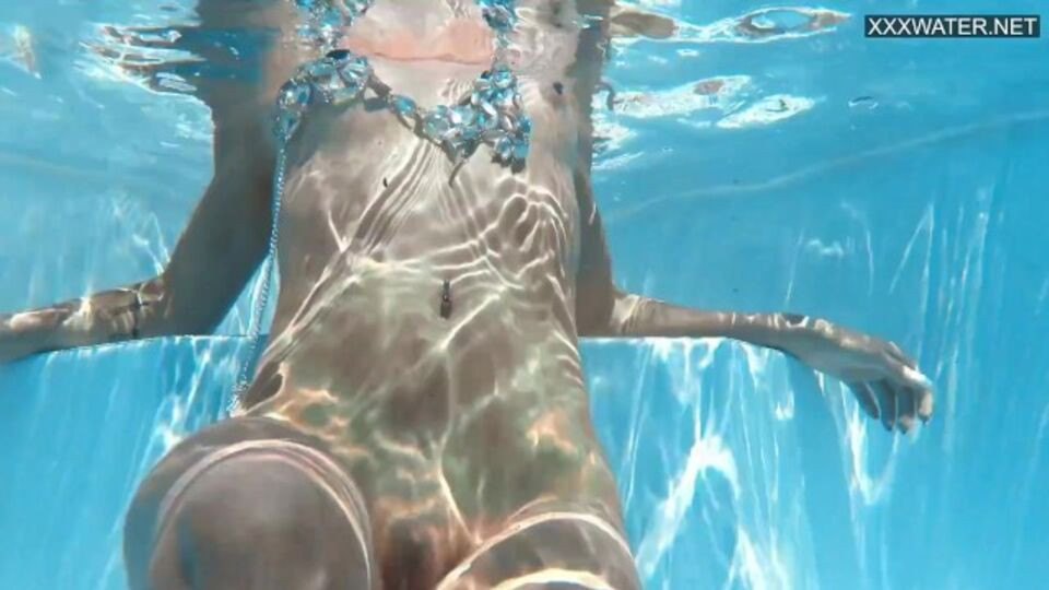 Watch Zazie Skymm blonde action from Underwater Show on ePornThot.