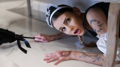 Adelle Sabelle tattooed women film from Stuck 4k