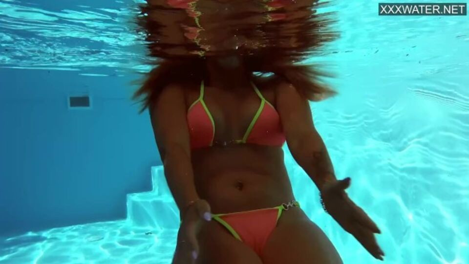 Watch Anita Rover public screw from Underwater Show on ePornThot.